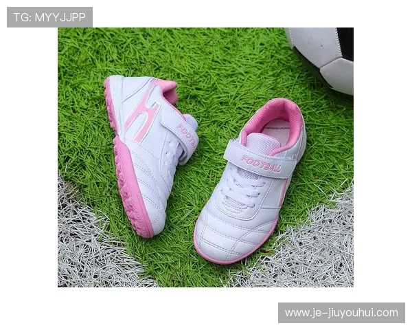 儿童女童秋冬季足球鞋短钉款舒适防滑透气适合运动训练款